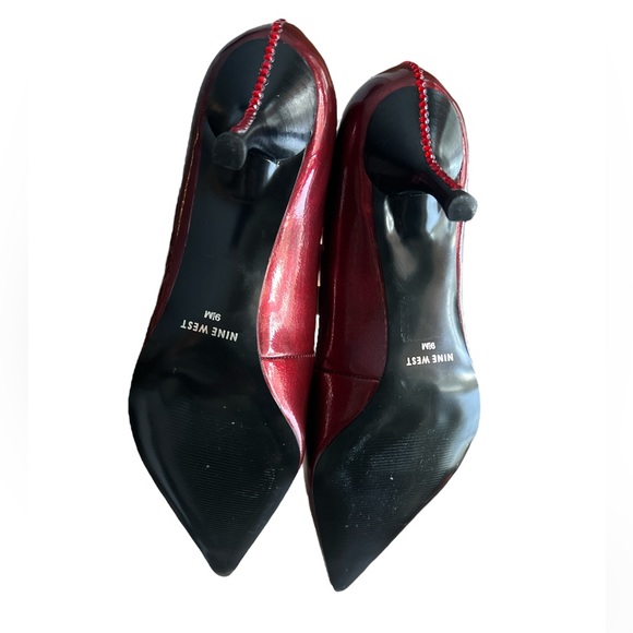 NINE WEST RED VEGAN LEATHER PUMP WITH RED GEMS DOWN BACK KITTEN HEEL NWOB - Picture 4 of 10